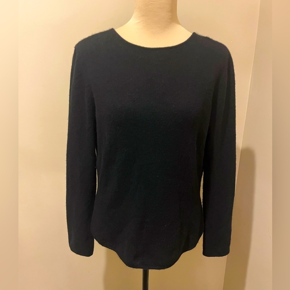 Lorena Antoniazzi Cashmere Crewneck in Black, size Med Italian Made.